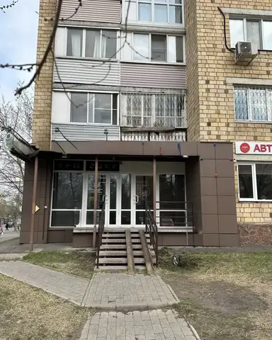 Магазин  61 кв.м. 1 этаж. Отдельный  вход .