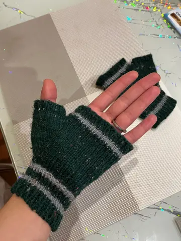Вязаные митенки Slytherin