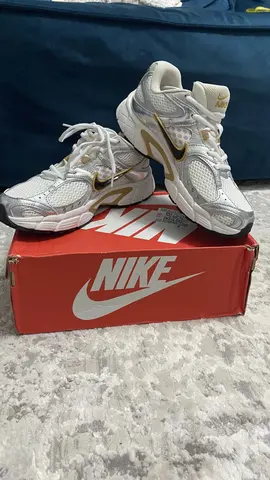кроссовки Nike