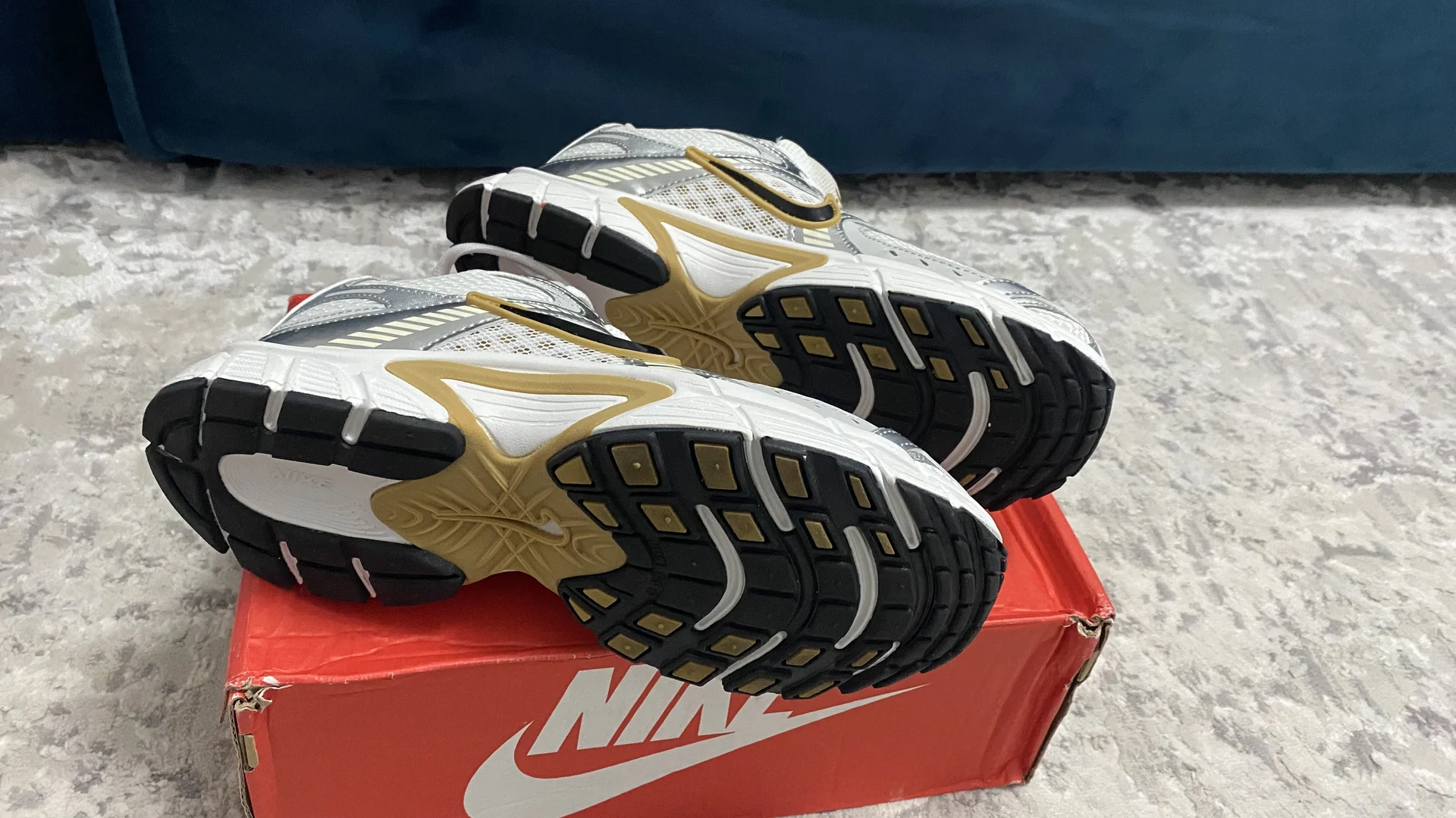 кроссовки Nike - миниатюра 2