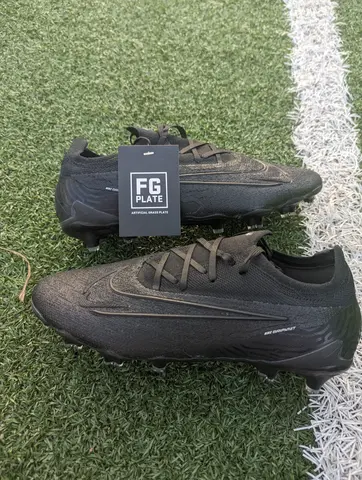 Футбольные бутсы Nike phantom gx