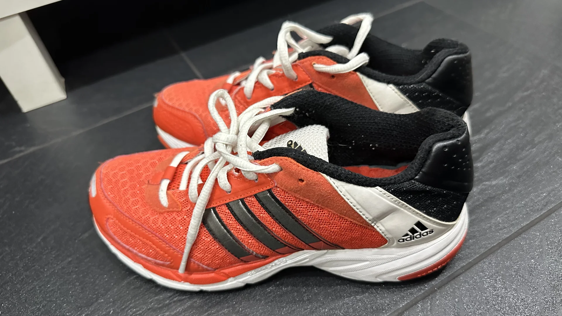 кроссовки adidas - миниатюра 2