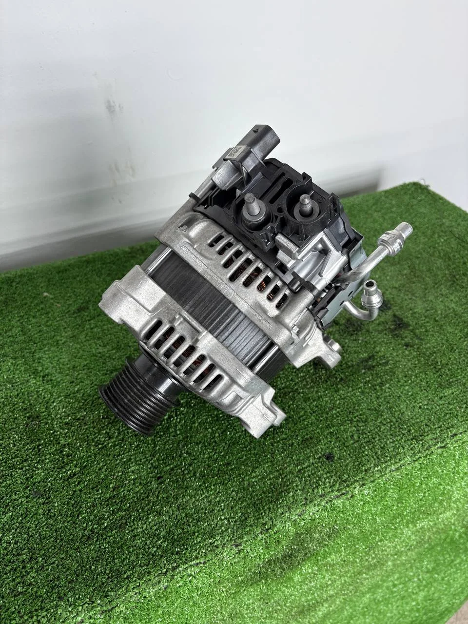 Стартер-генератор BMW G30 G05 8490539 гибрид - миниатюра 4