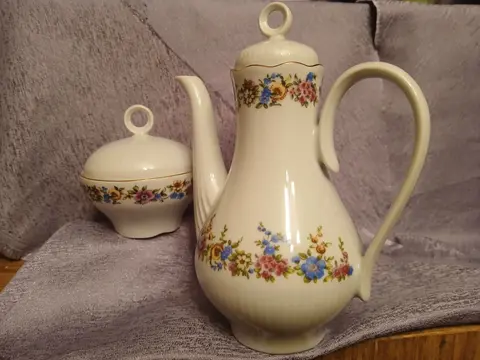 Сахарница и чайник