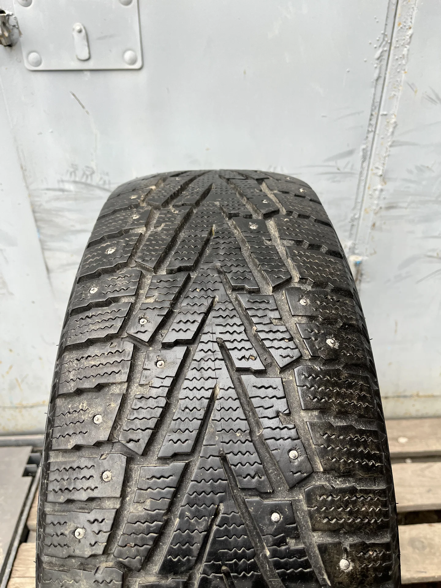 Комплект зимних шин Roadstone WinGuard 265/70 R16 - миниатюра 3