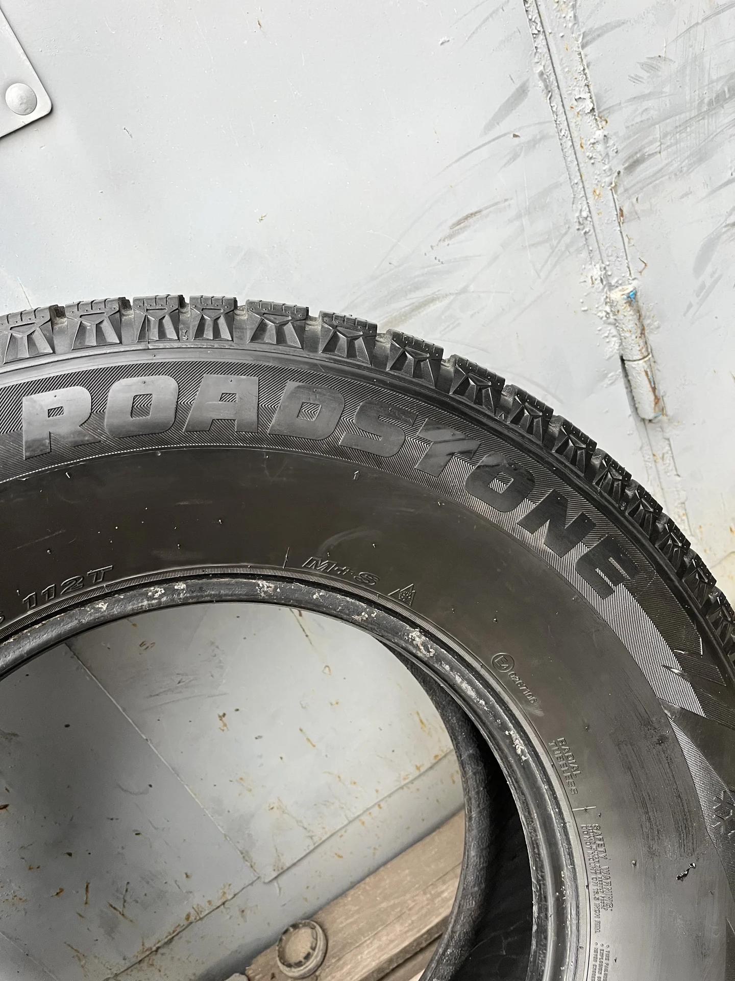Комплект зимних шин Roadstone WinGuard 265/70 R16 - миниатюра 5