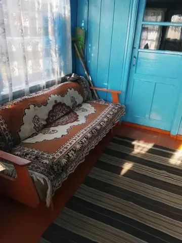 В продаже уютный дом в окружении природы.