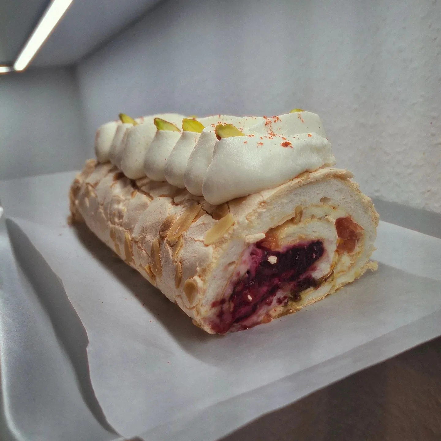 Меренговый рулет - миниатюра 3