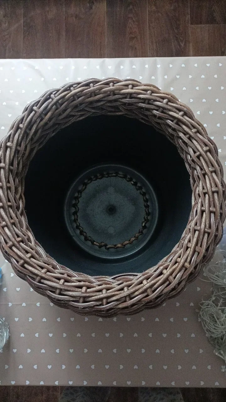 Кашпо из ротанга