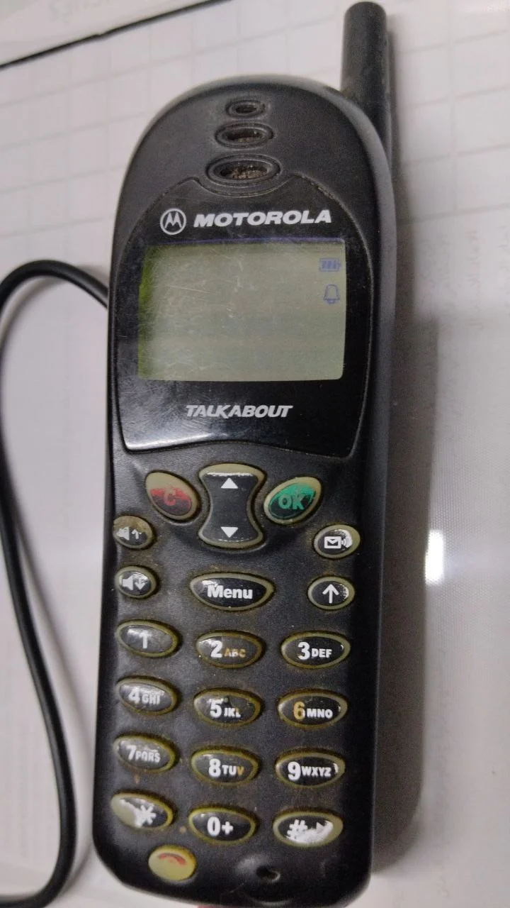 Мобильный телефон из прошлого Motorola t180 - миниатюра 2