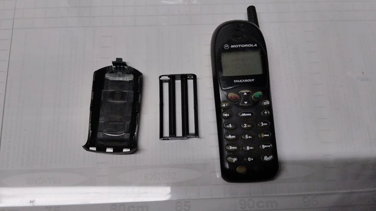 Мобильный телефон из прошлого Motorola t180 - миниатюра 4