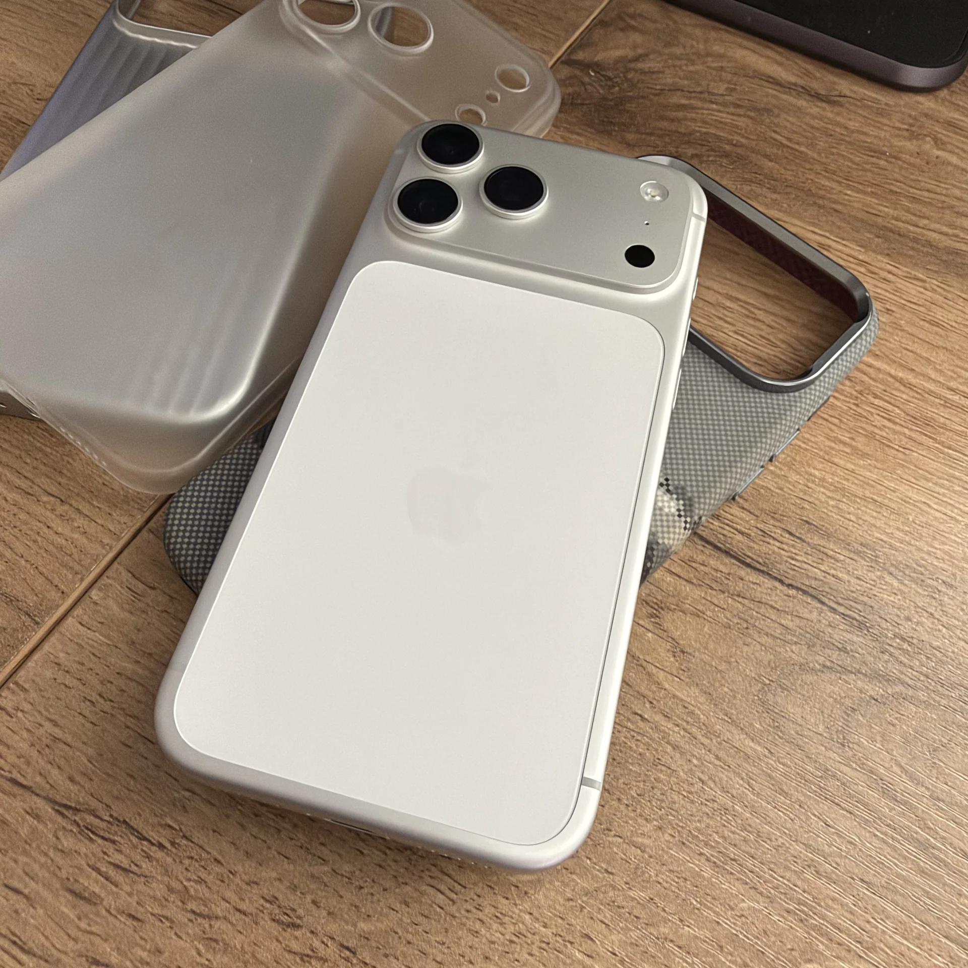 iPhone 17 Pro Max, 256 ГБ, eSIM - миниатюра 5