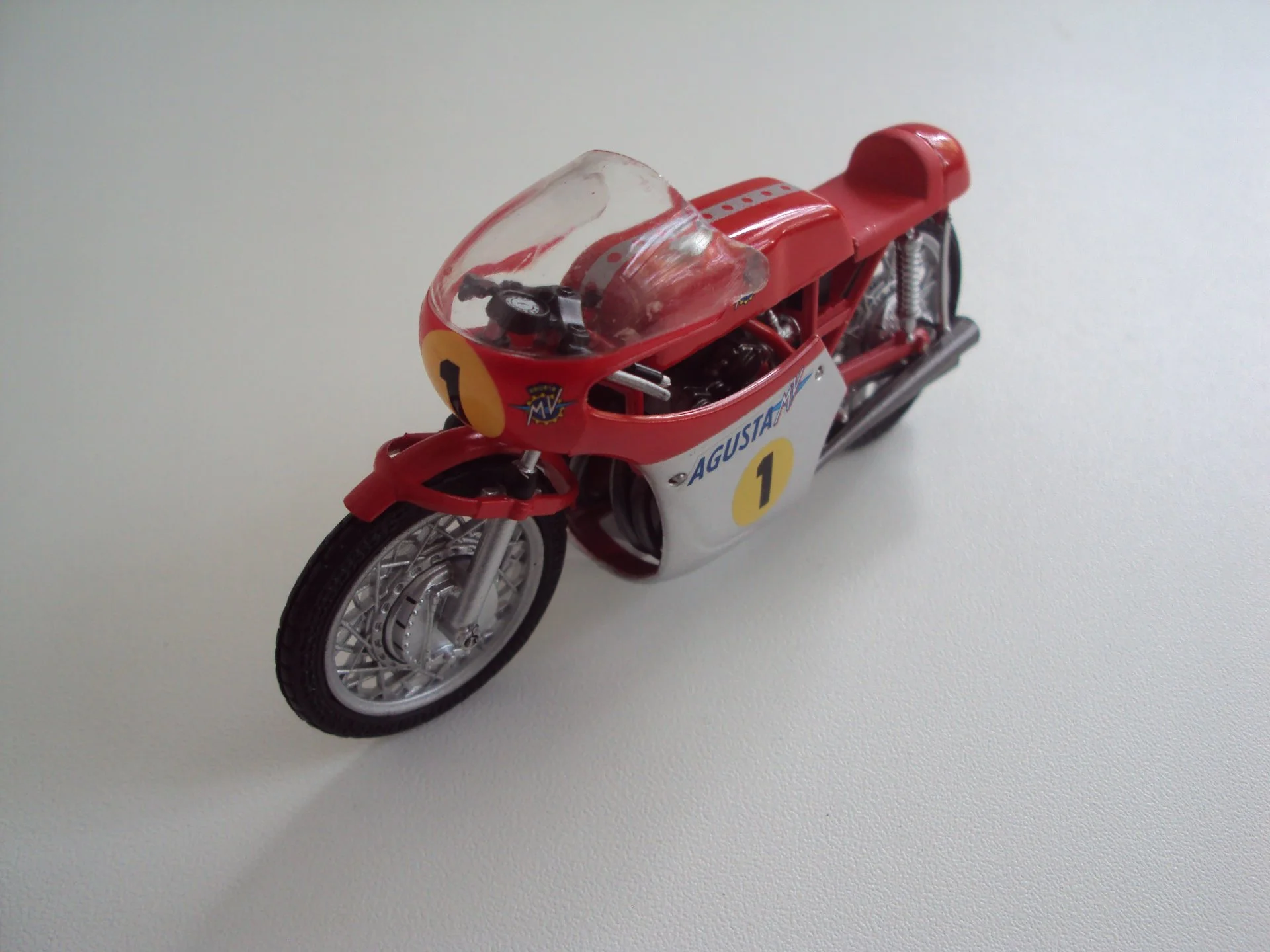 Мотоцикл agusta 3 cil 500cc World Champion 1967 - миниатюра 3