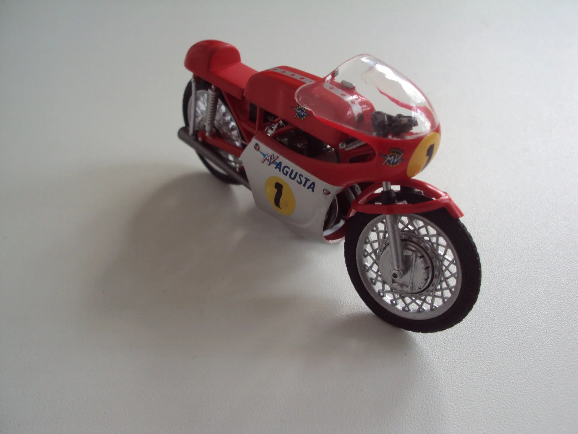 Мотоцикл agusta 3 cil 500cc World Champion 1967 - миниатюра 4