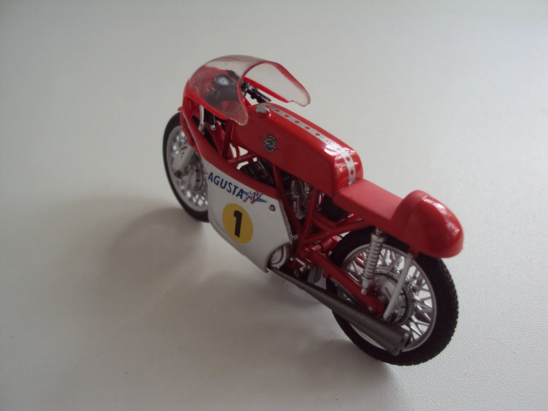 Мотоцикл agusta 3 cil 500cc World Champion 1967 - миниатюра 6