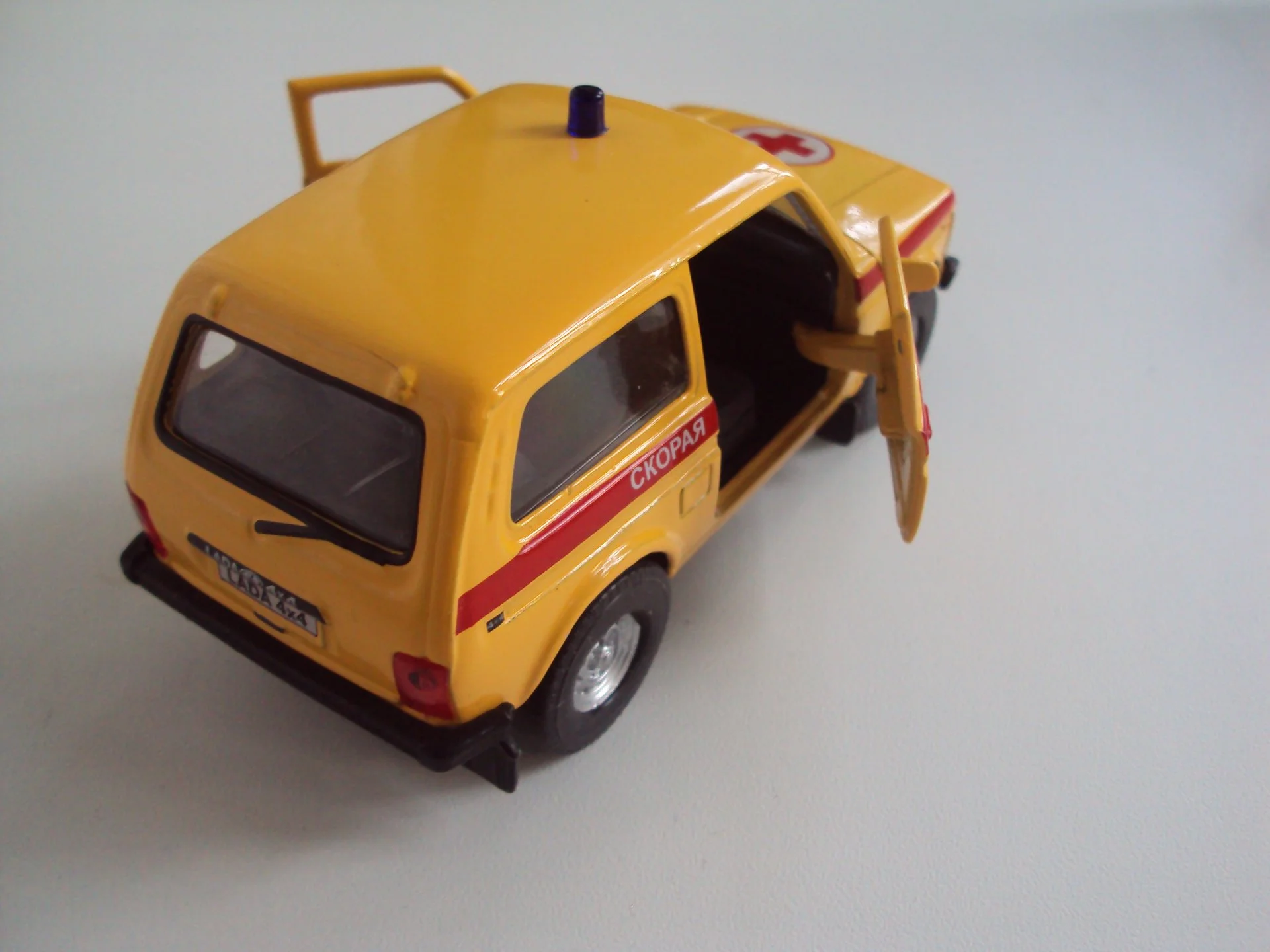 Автомобиль Лада 4x4 Скорая помощь - миниатюра 5