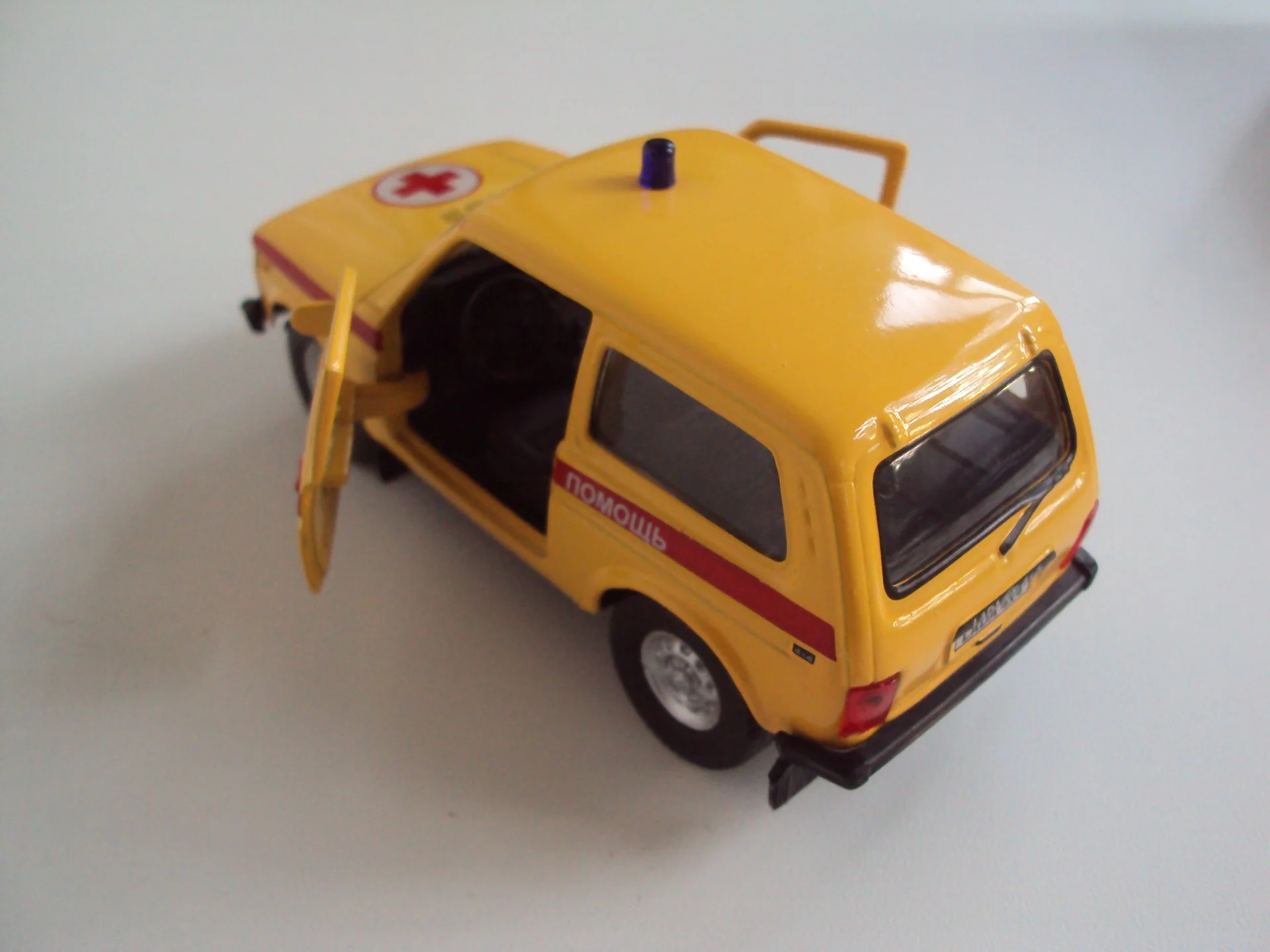 Автомобиль Лада 4x4 Скорая помощь - миниатюра 6
