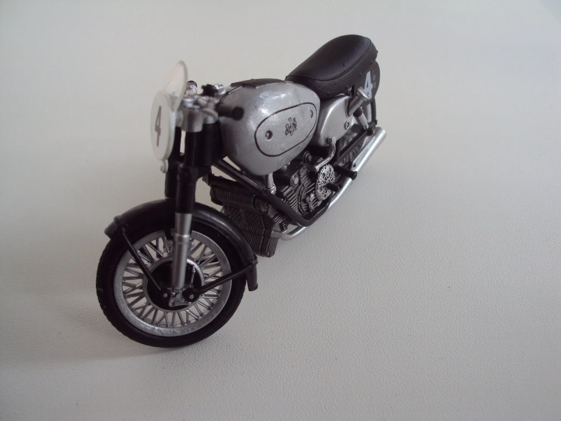 Мотоцикл E90 500cc World Champion 1949 - миниатюра 4