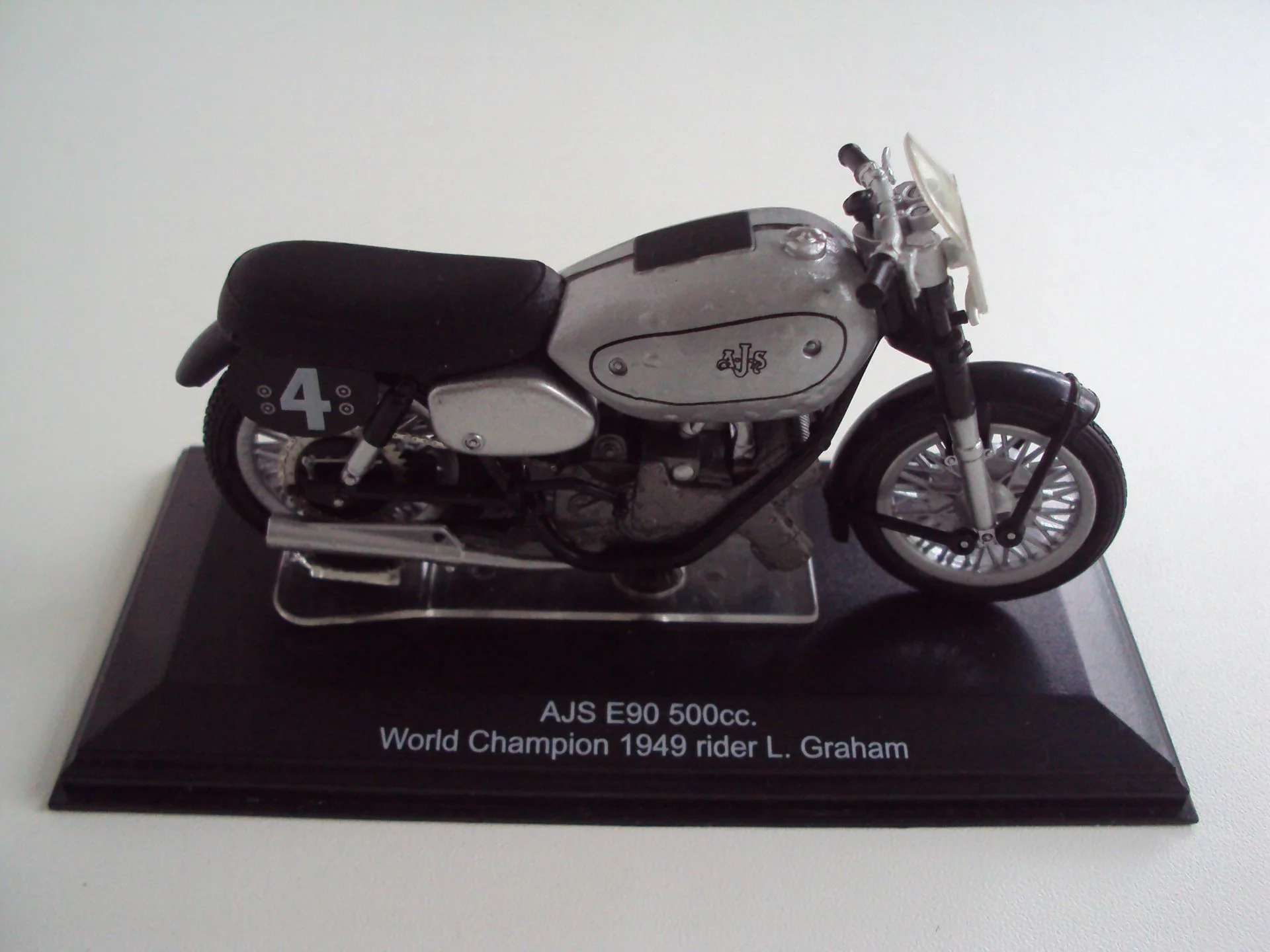 Мотоцикл E90 500cc World Champion 1949 - миниатюра 8