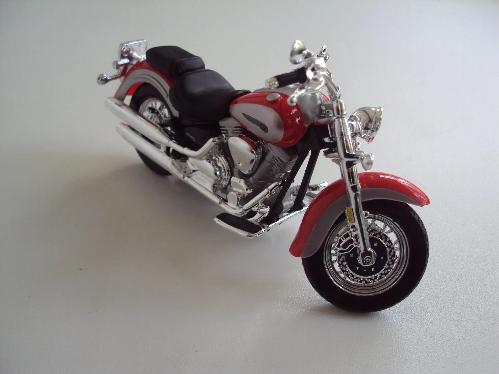 Мотоцикл Maisto YAMAHA 2001 Road Star - миниатюра 3