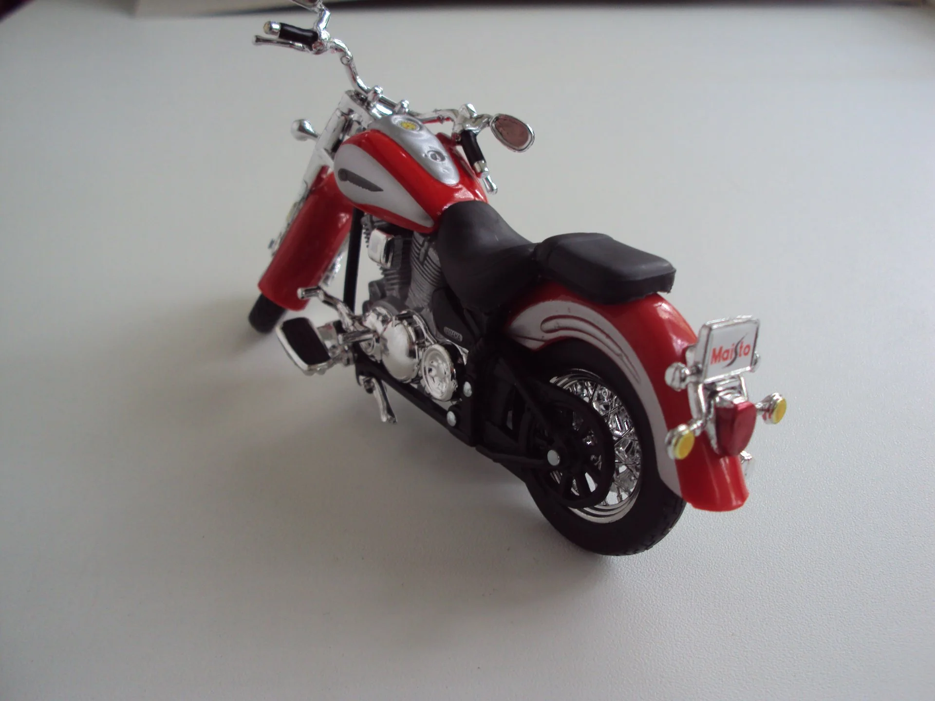 Мотоцикл Maisto YAMAHA 2001 Road Star - миниатюра 5
