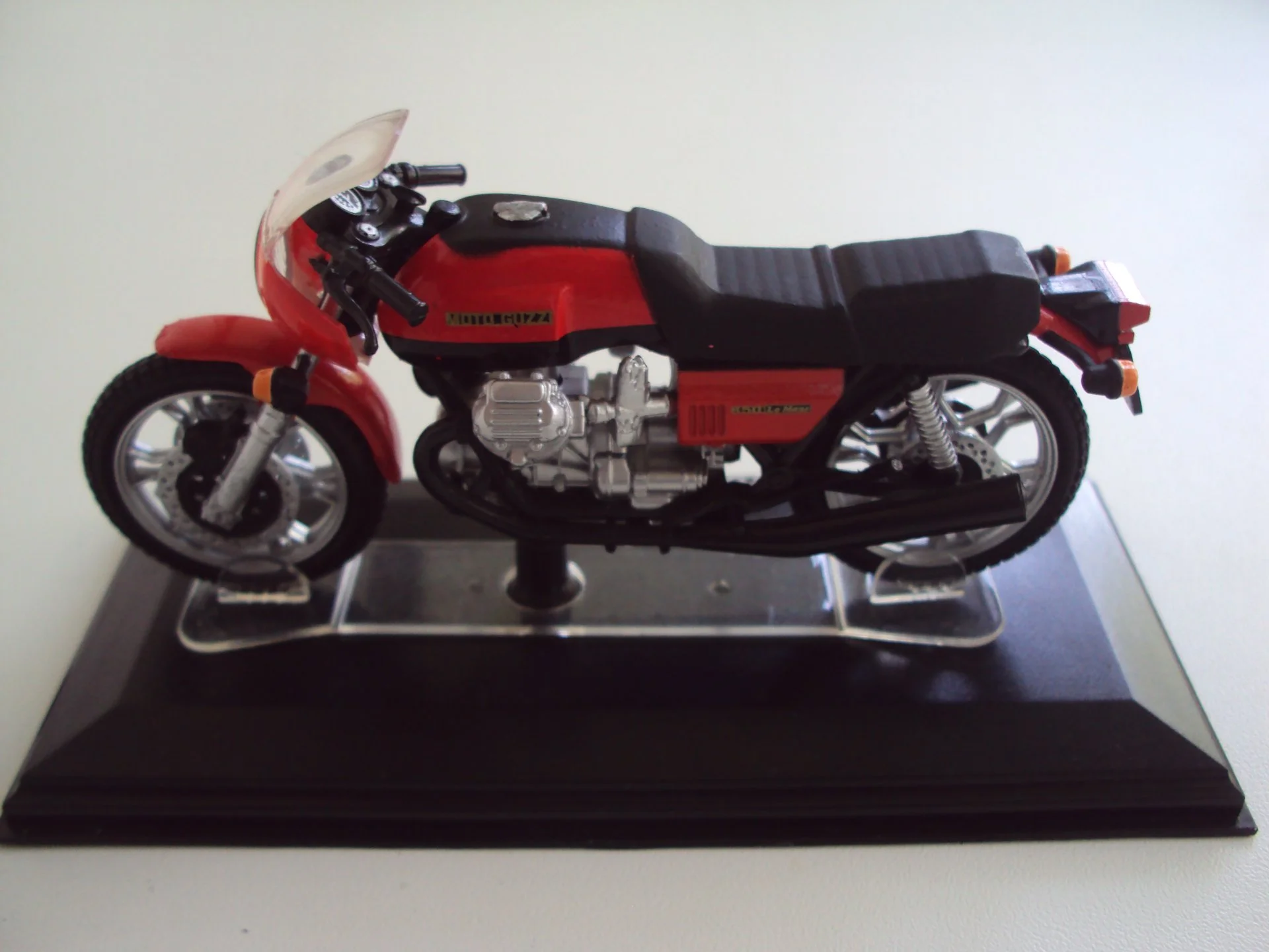 Мотоцикл MOTO GUZZI 850 Le Mans - миниатюра 2