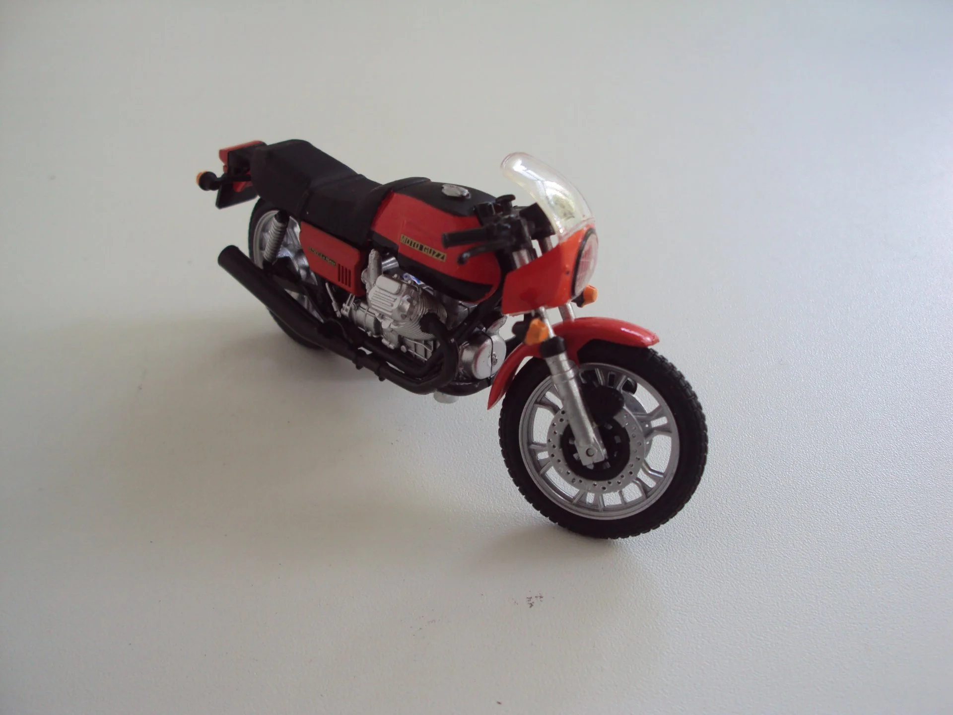 Мотоцикл MOTO GUZZI 850 Le Mans - миниатюра 4