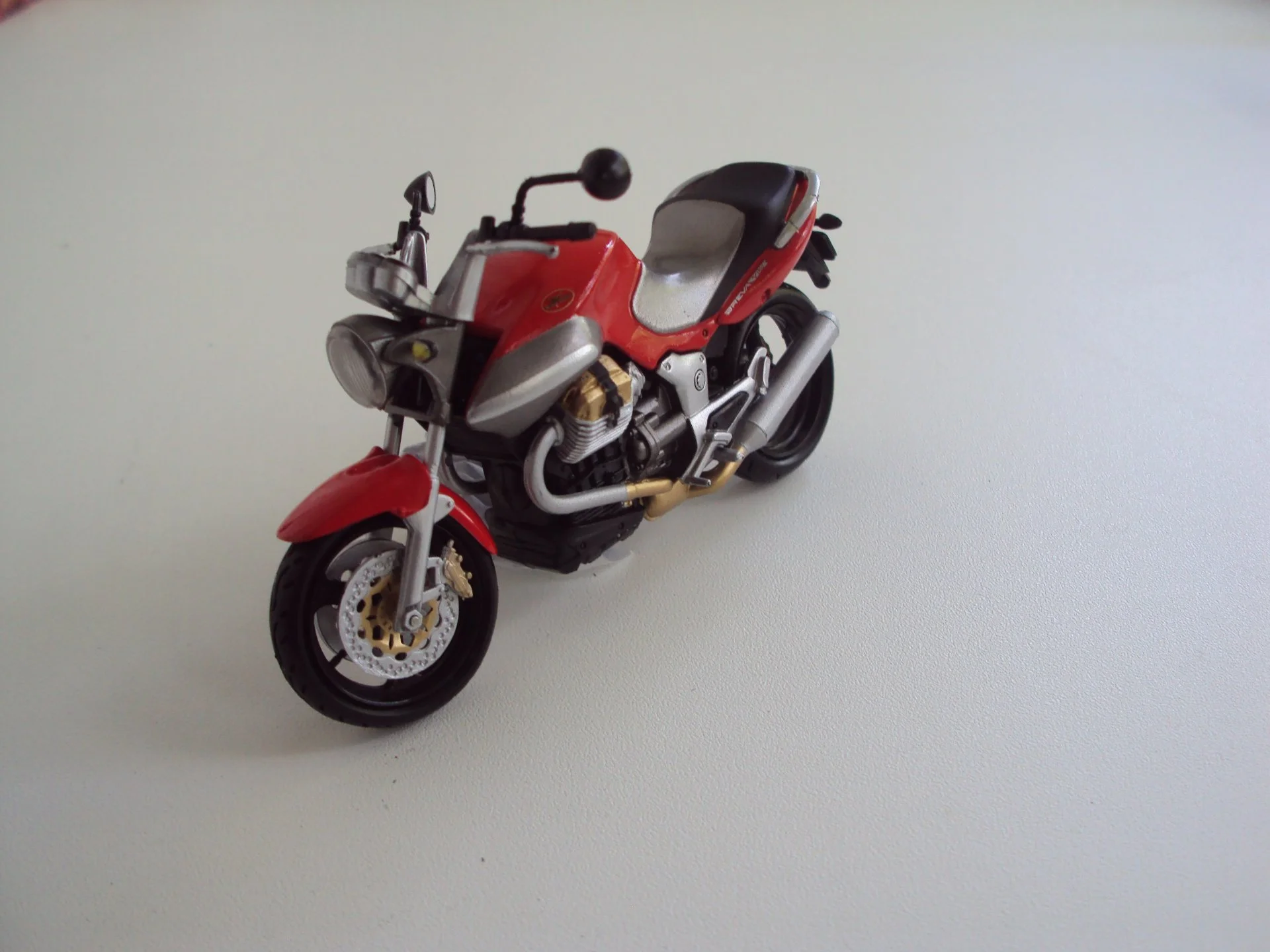 Мотоцикл MOTO GUZZI BREVA V1100 - миниатюра 3