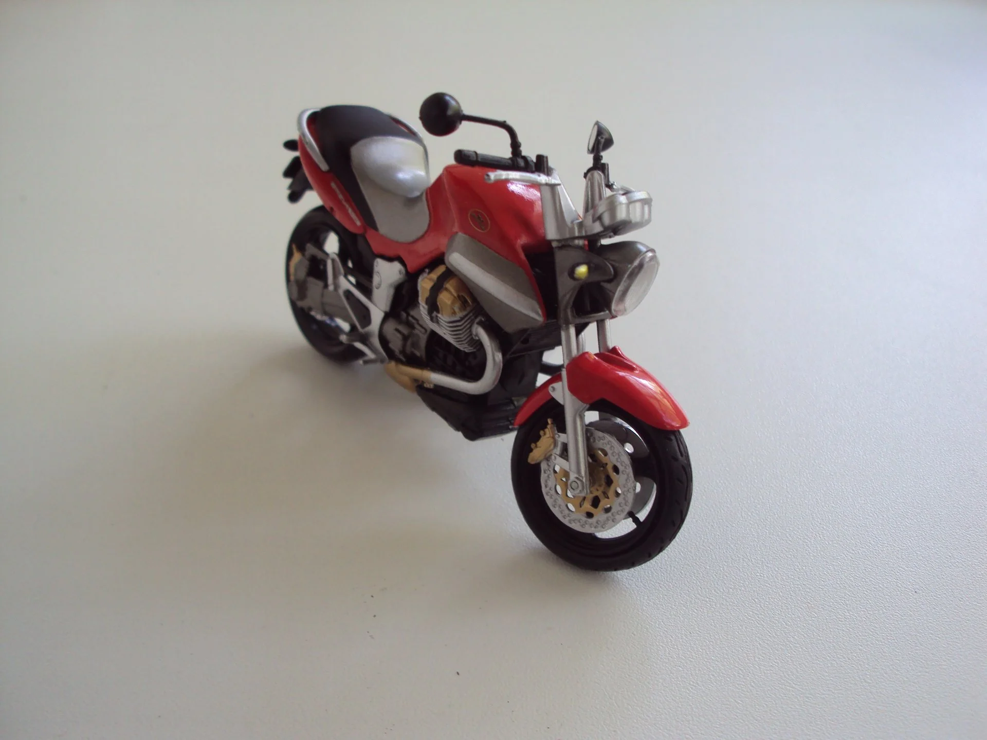 Мотоцикл MOTO GUZZI BREVA V1100 - миниатюра 4
