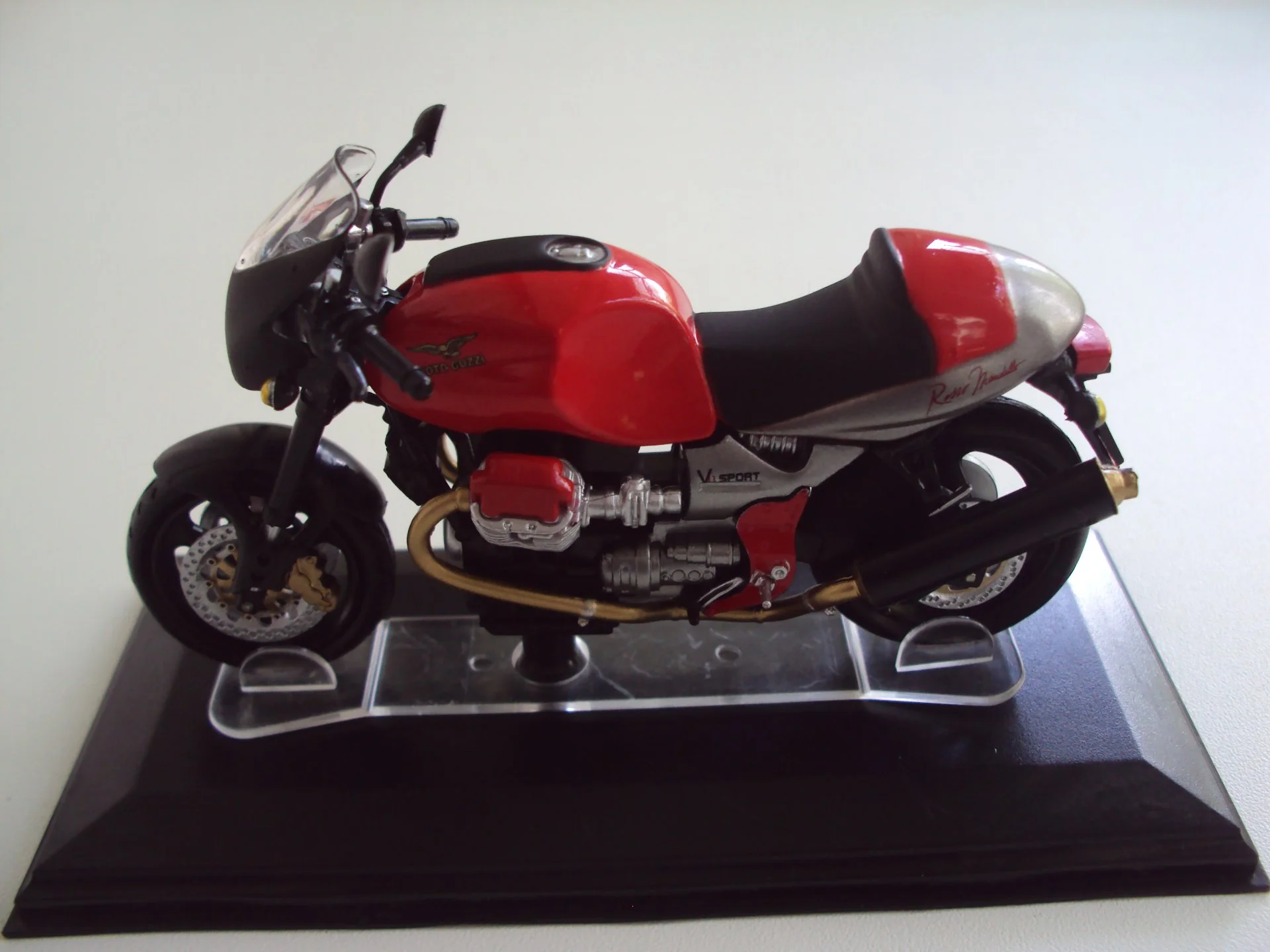 Мотоцикл MOTO GUZZI V11 SPORT - миниатюра 2