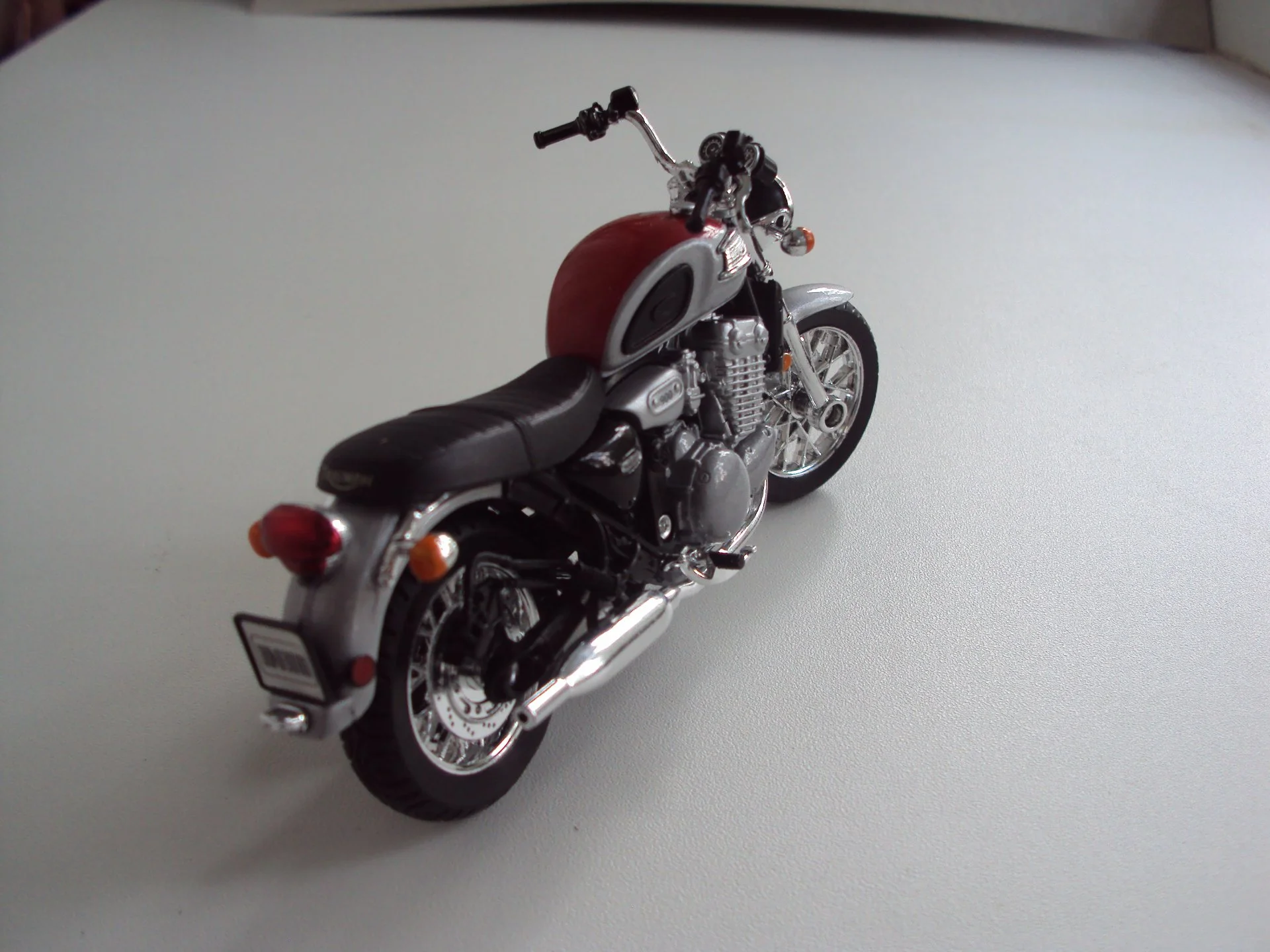 Мотоцикл TRIUMPH THUNDERBIRD - миниатюра 5