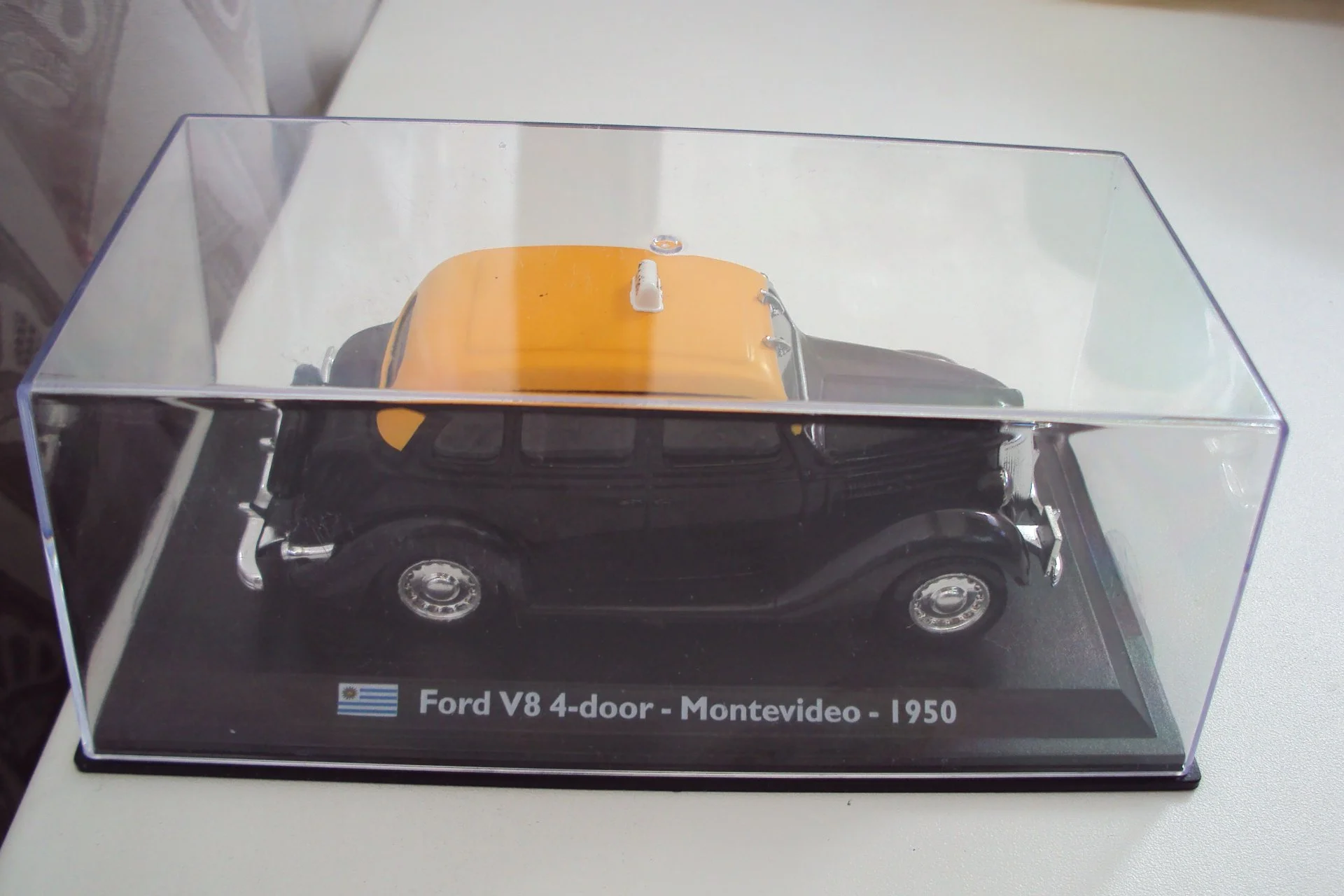 Автомобиль Ford V8 Montevideo-1950 - миниатюра 2