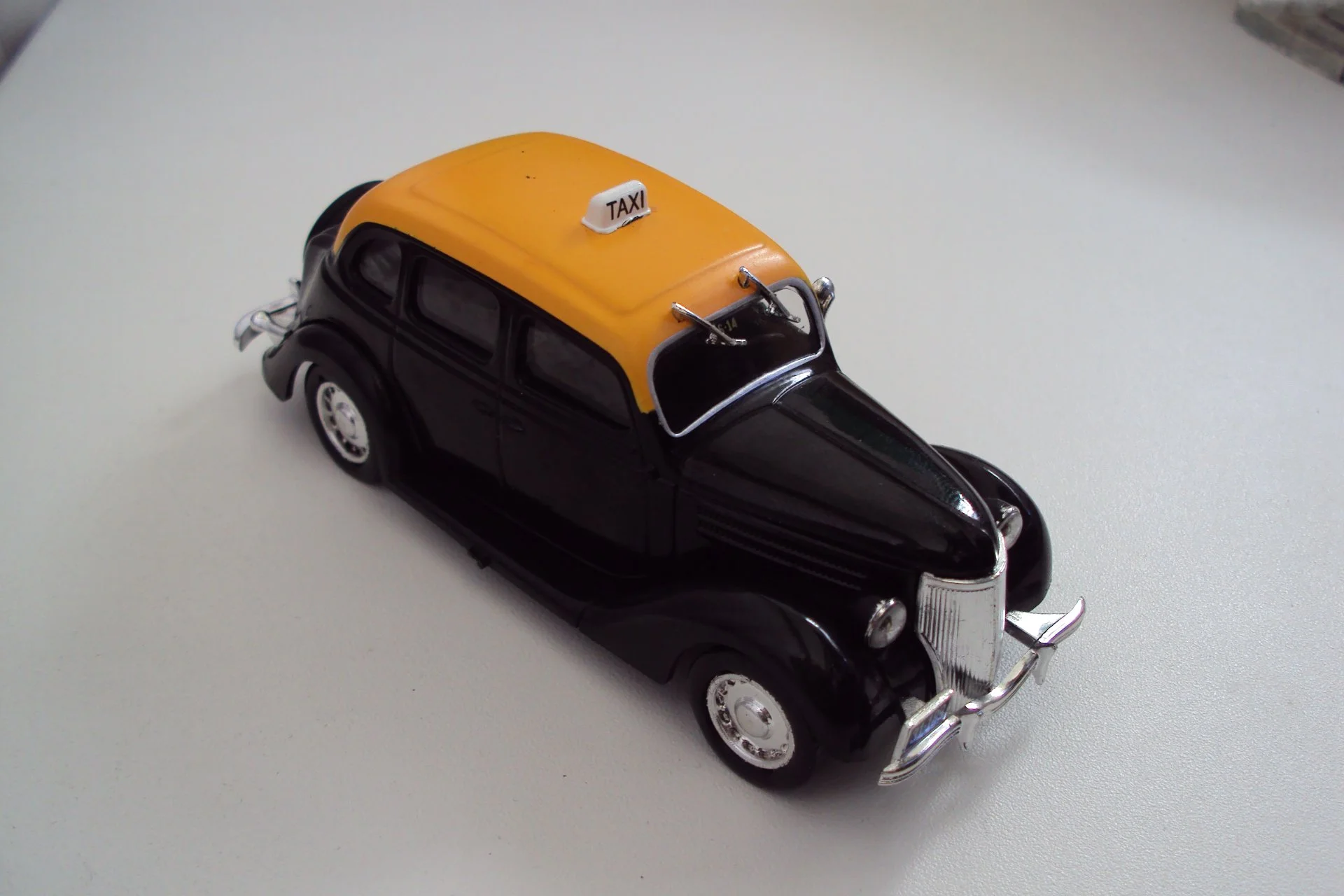 Автомобиль Ford V8 Montevideo-1950 - миниатюра 4