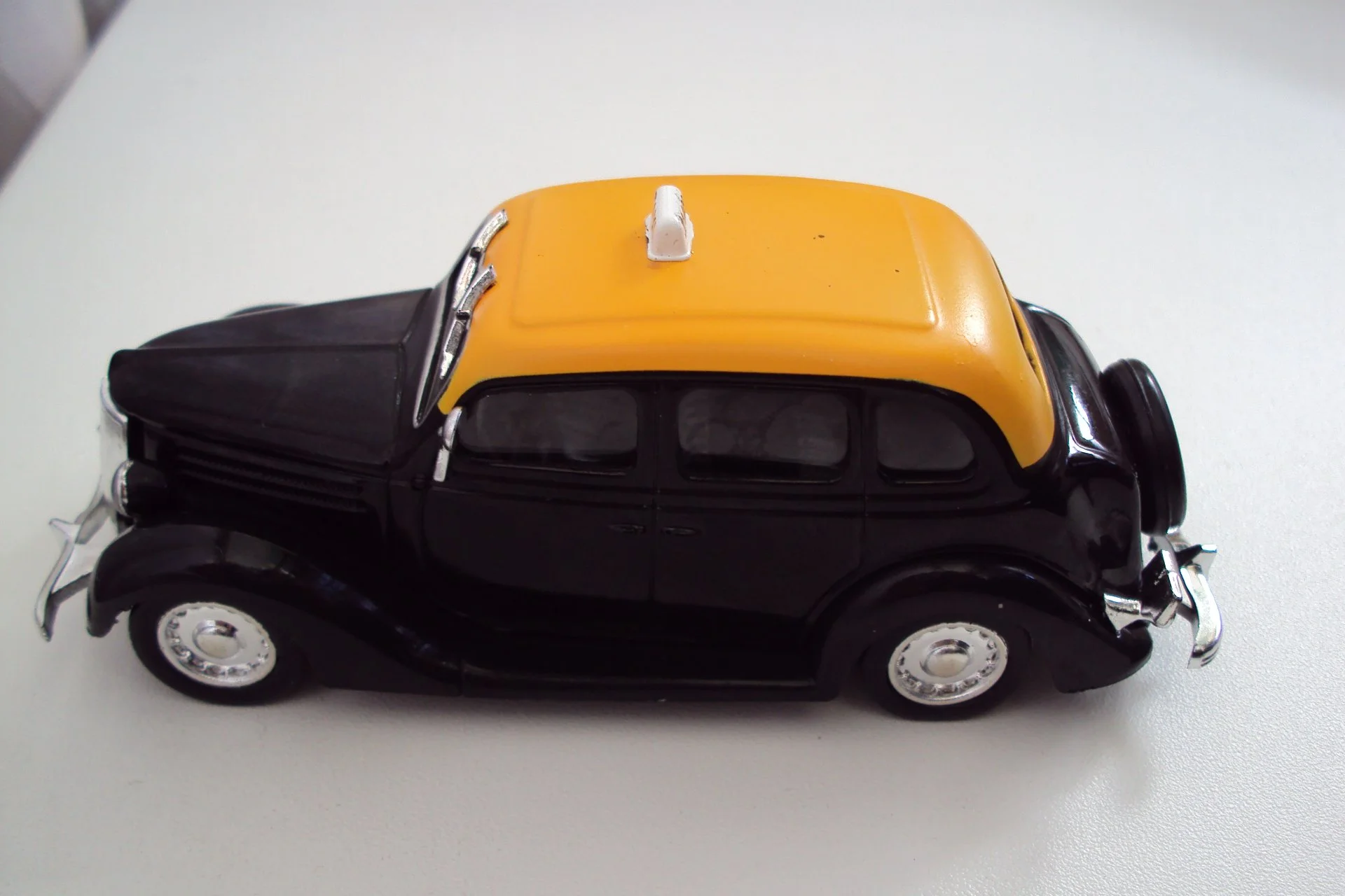 Автомобиль Ford V8 Montevideo-1950 - миниатюра 8