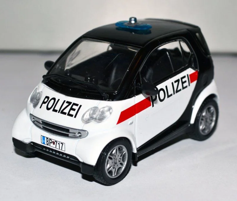 Полицейские машины мира №45 SMART CITY COUPE - миниатюра 2