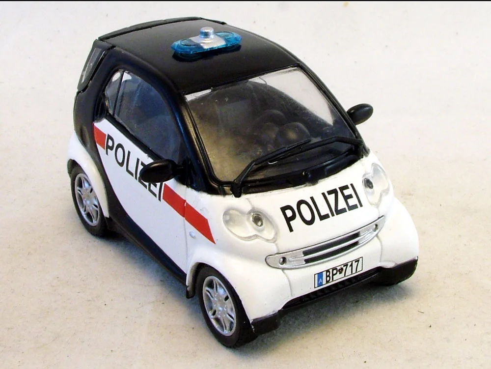 Полицейские машины мира №45 SMART CITY COUPE - миниатюра 3