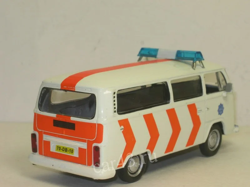 Полицейские машины мира №17 VOLKSWAGEN TRANSPORTER T2 полиция нидерландов - миниатюра 3