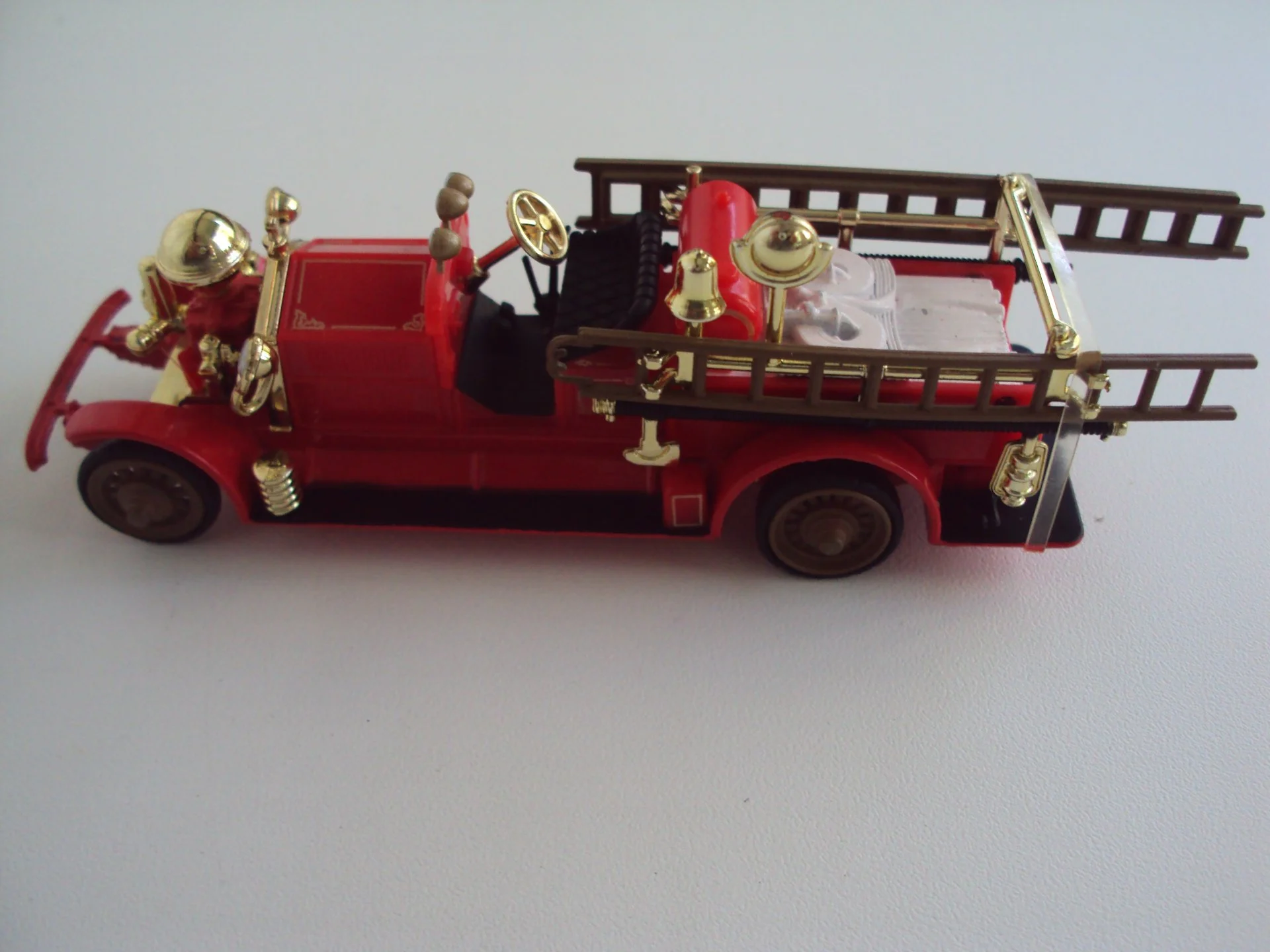 Автомобиль 1924 Ahrens пожарная машина FOX USA - миниатюра 6
