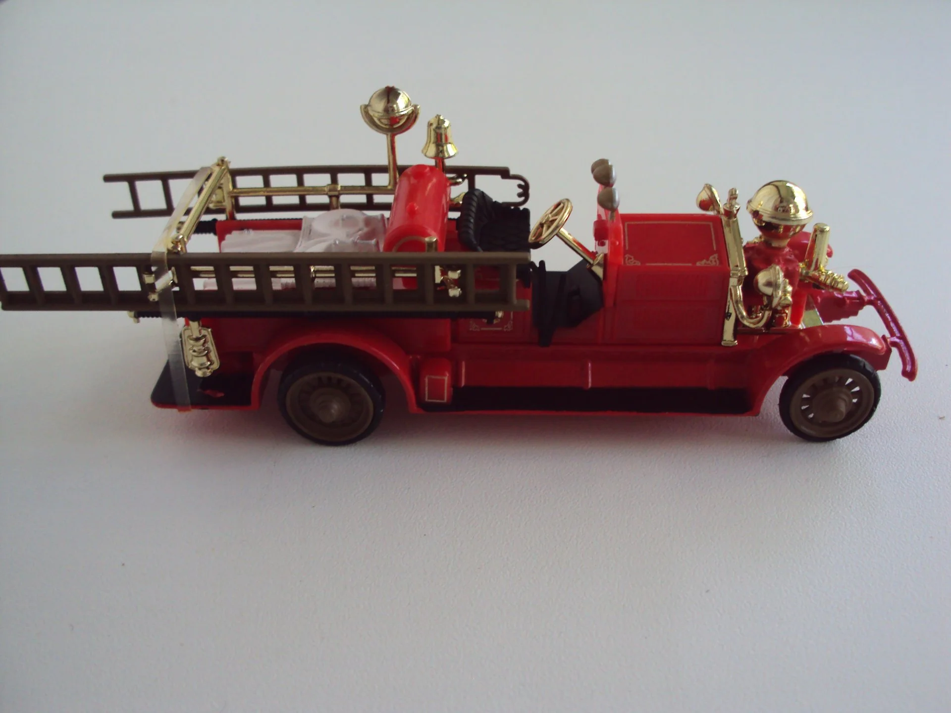Автомобиль 1924 Ahrens пожарная машина FOX USA - миниатюра 7