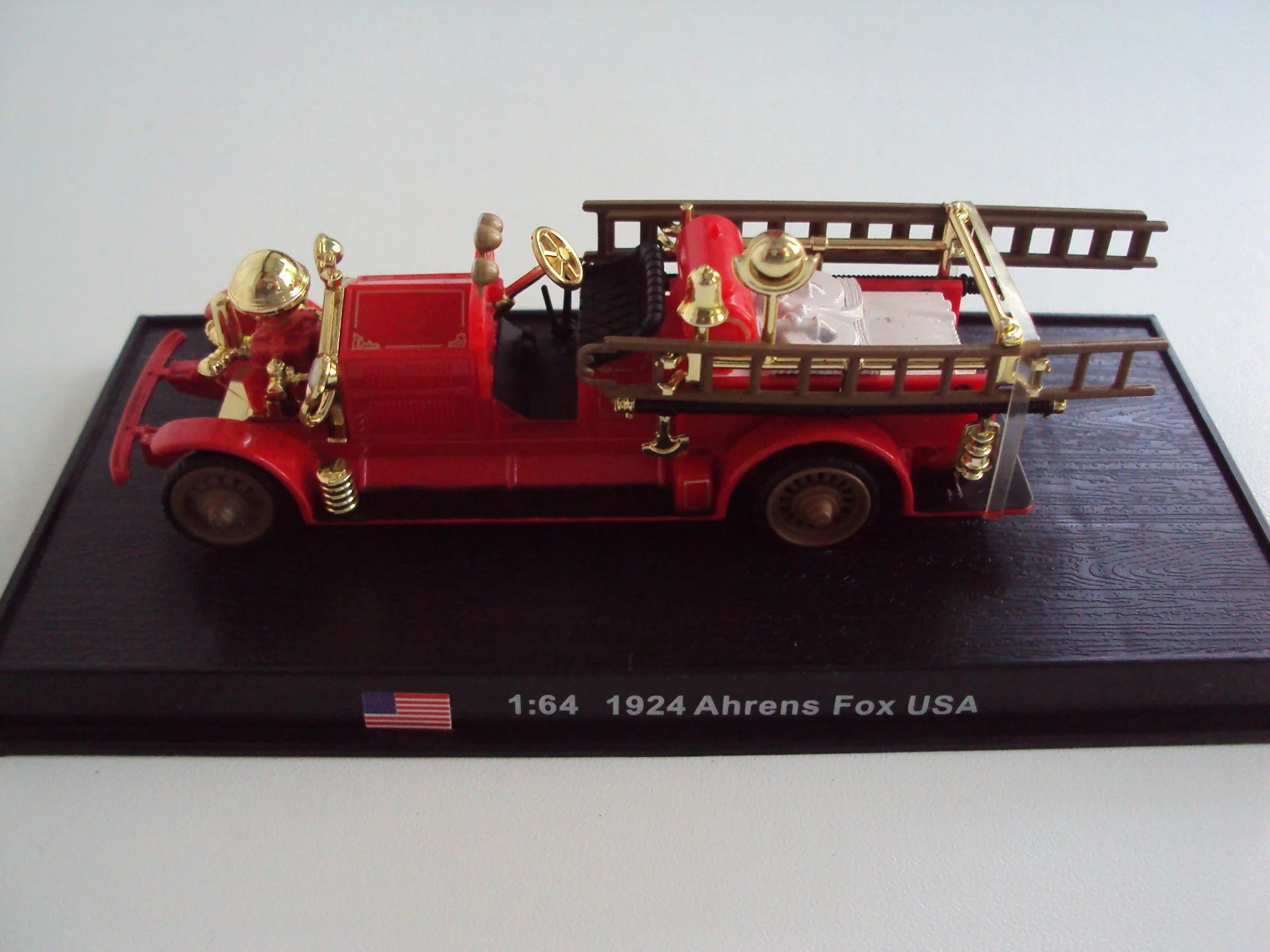 Автомобиль 1924 Ahrens пожарная машина FOX USA - миниатюра 8