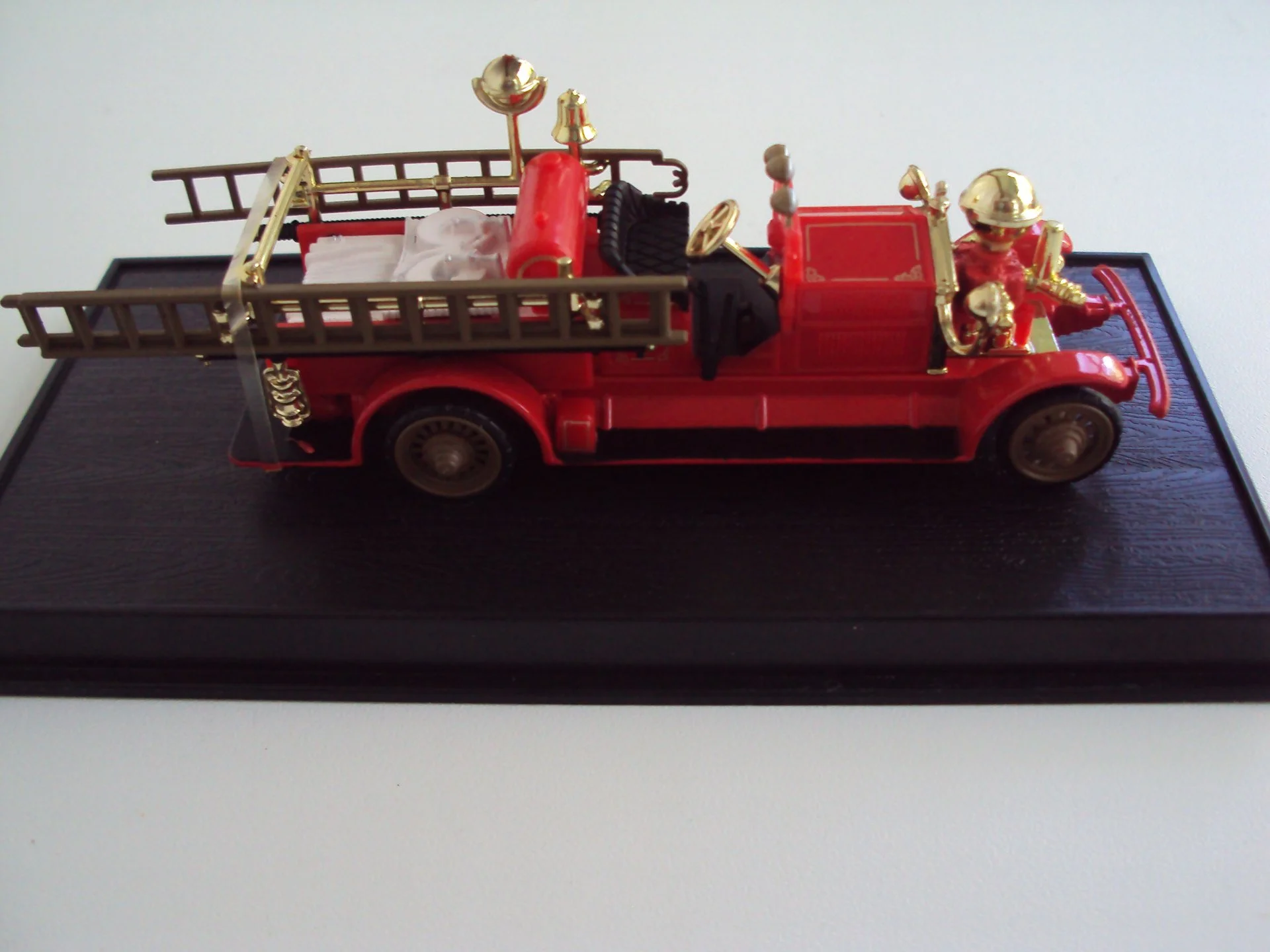 Автомобиль 1924 Ahrens пожарная машина FOX USA - миниатюра 9