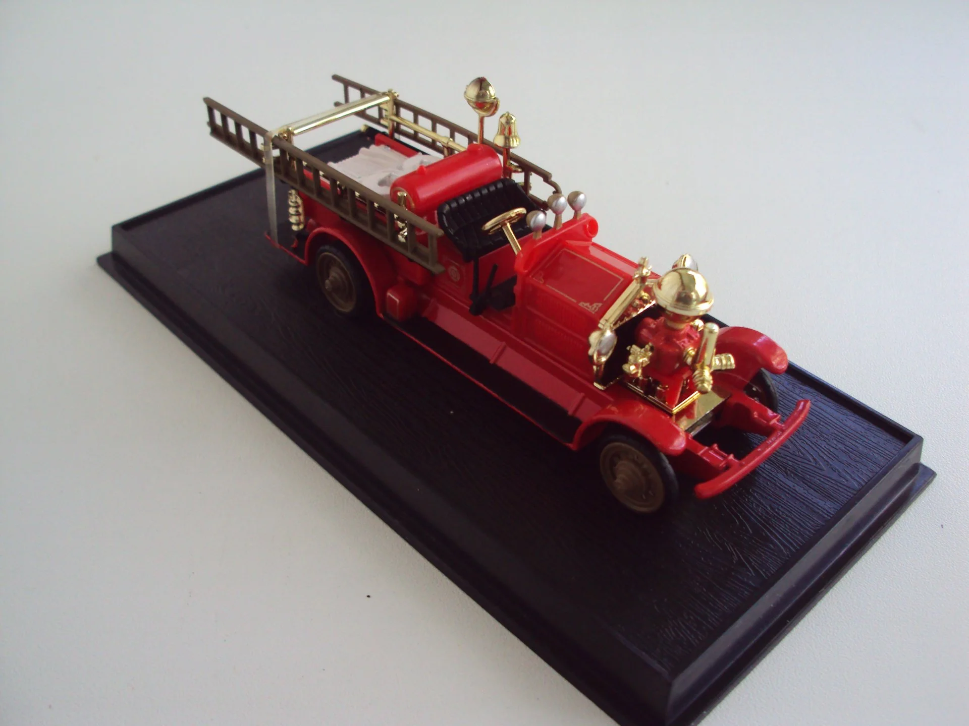 Автомобиль 1924 Ahrens пожарная машина FOX USA - миниатюра 10