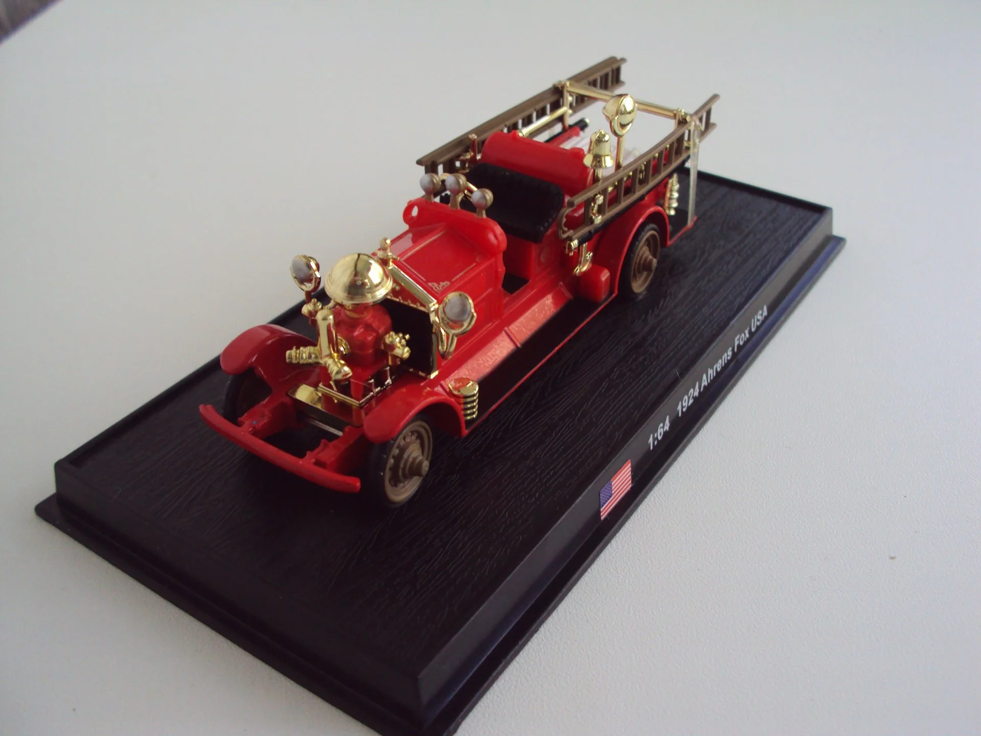 Автомобиль 1924 Ahrens пожарная машина FOX USA - миниатюра 11