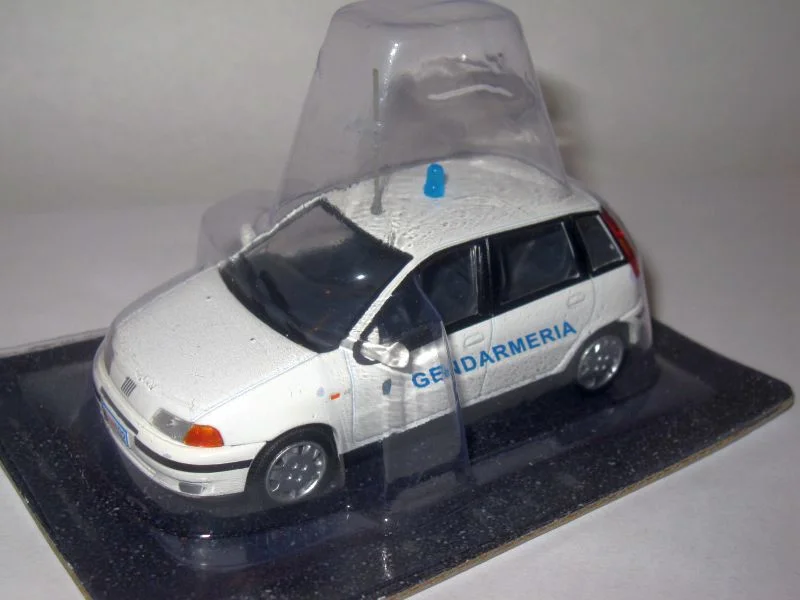 Полицейские машины мира №40 FIAT PUNTO SX Жандармерия Сан-Марино - изображение 1