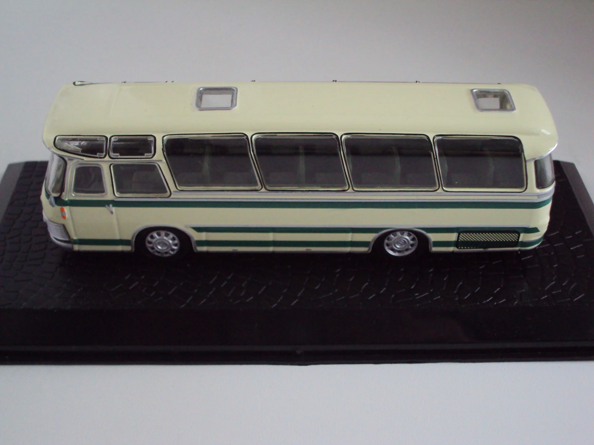 Автобус Neoplan NH 9L Hamburg (1964) - миниатюра 2