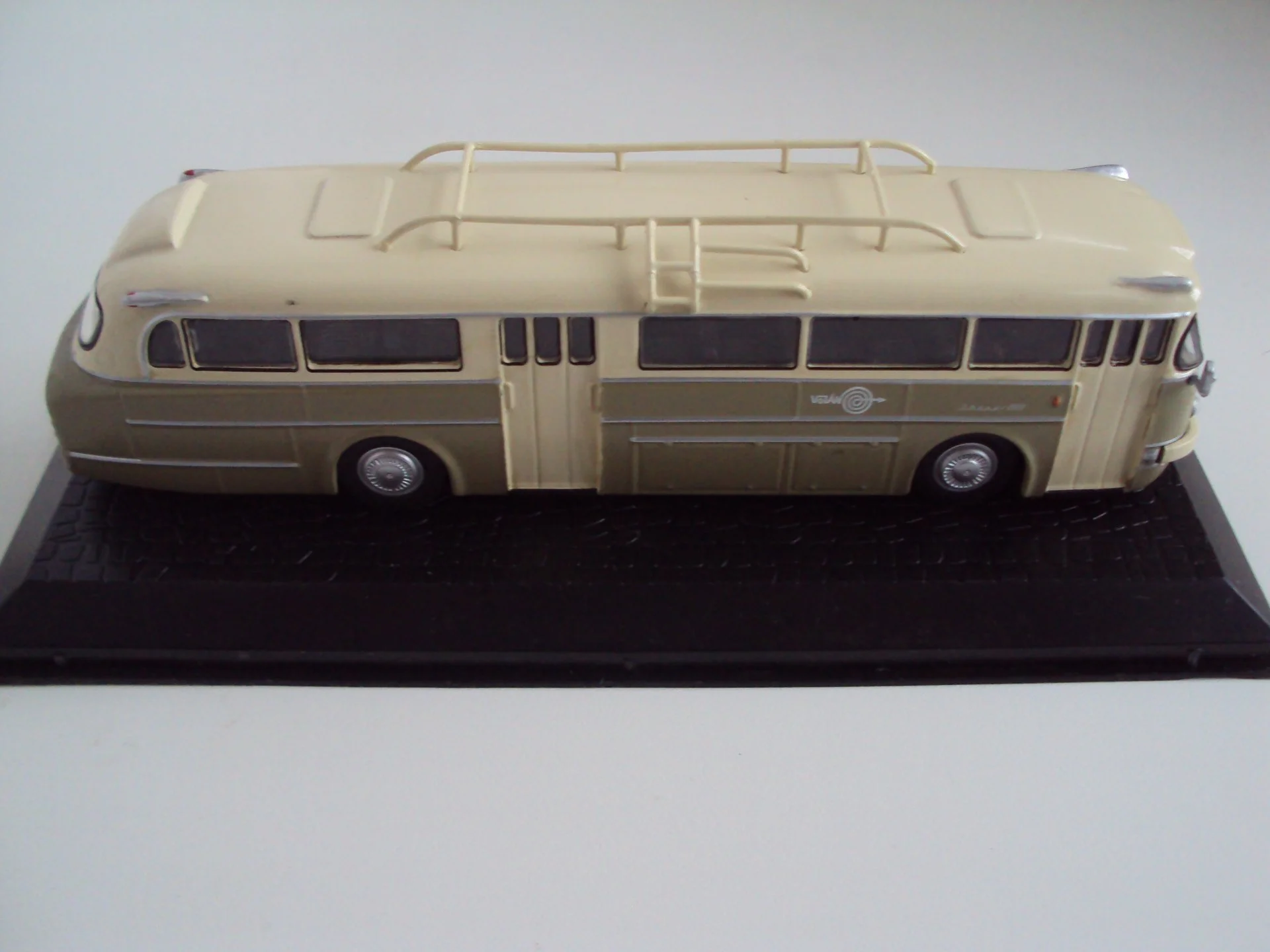 Автобус IKARUS 66 1955. EDITION ATLAS - миниатюра 2