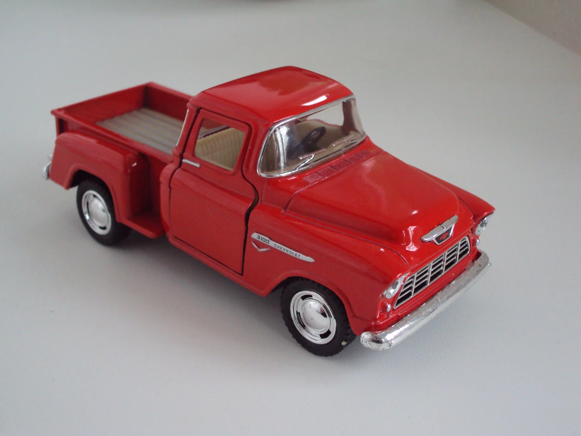 Автомобиль CHEVROLET - миниатюра 2
