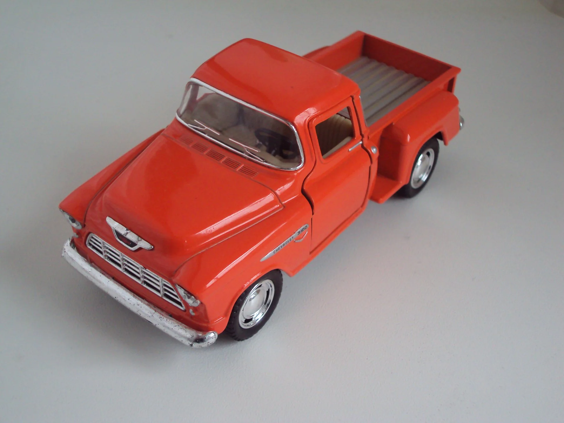 Автомобиль CHEVROLET - миниатюра 2