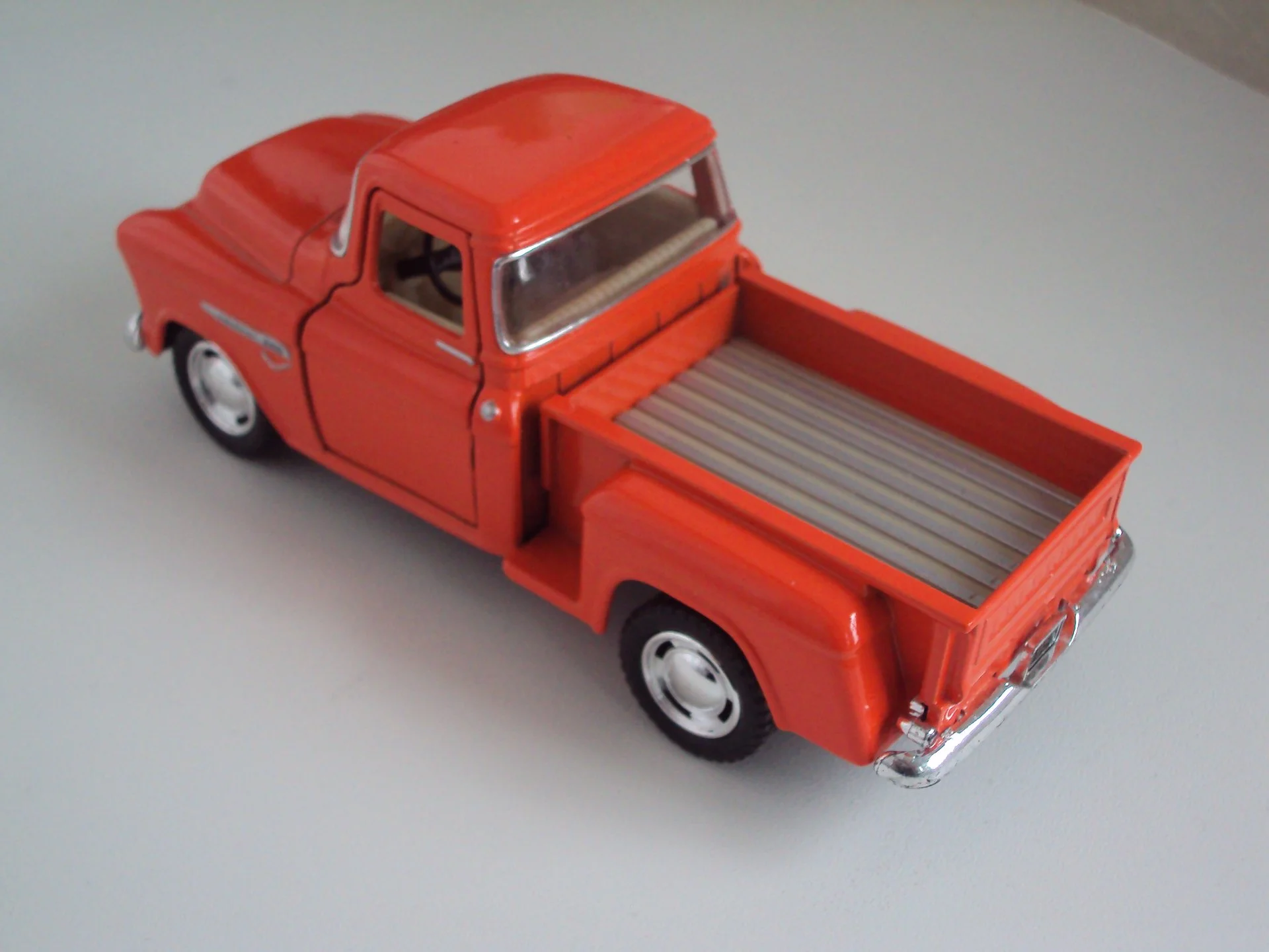 Автомобиль CHEVROLET - миниатюра 3