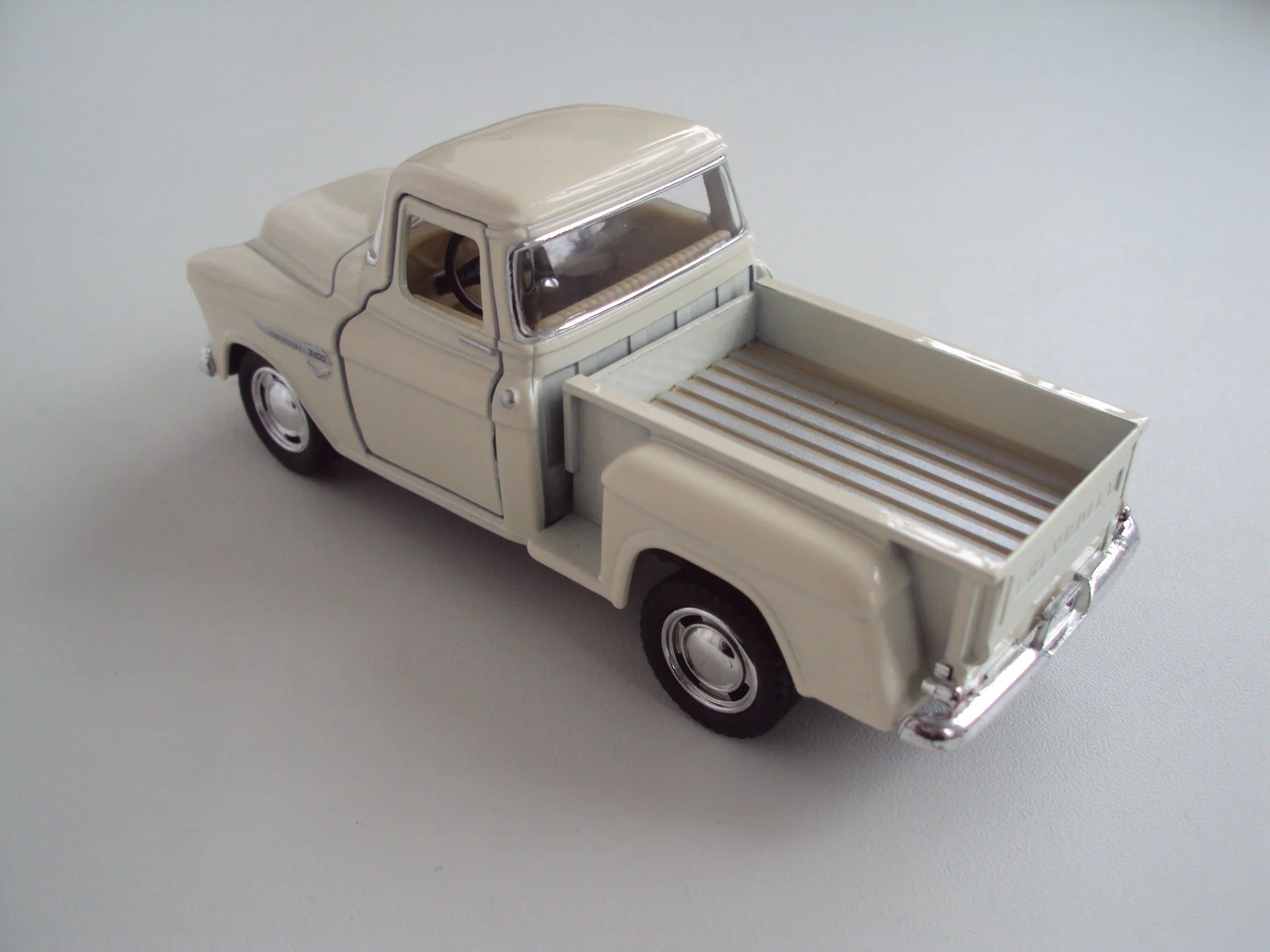 Автомобиль CHEVROLET - миниатюра 3
